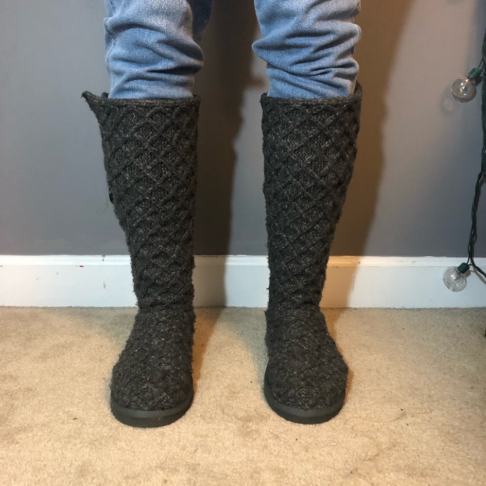 EUC UGG sweater boots SZ 9